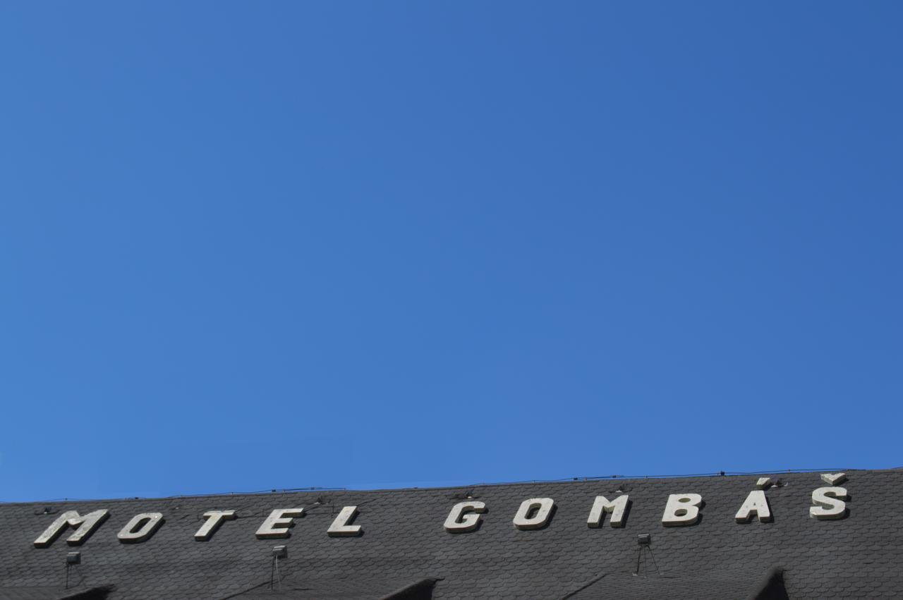 Motel Gombas Ngoại thất bức ảnh