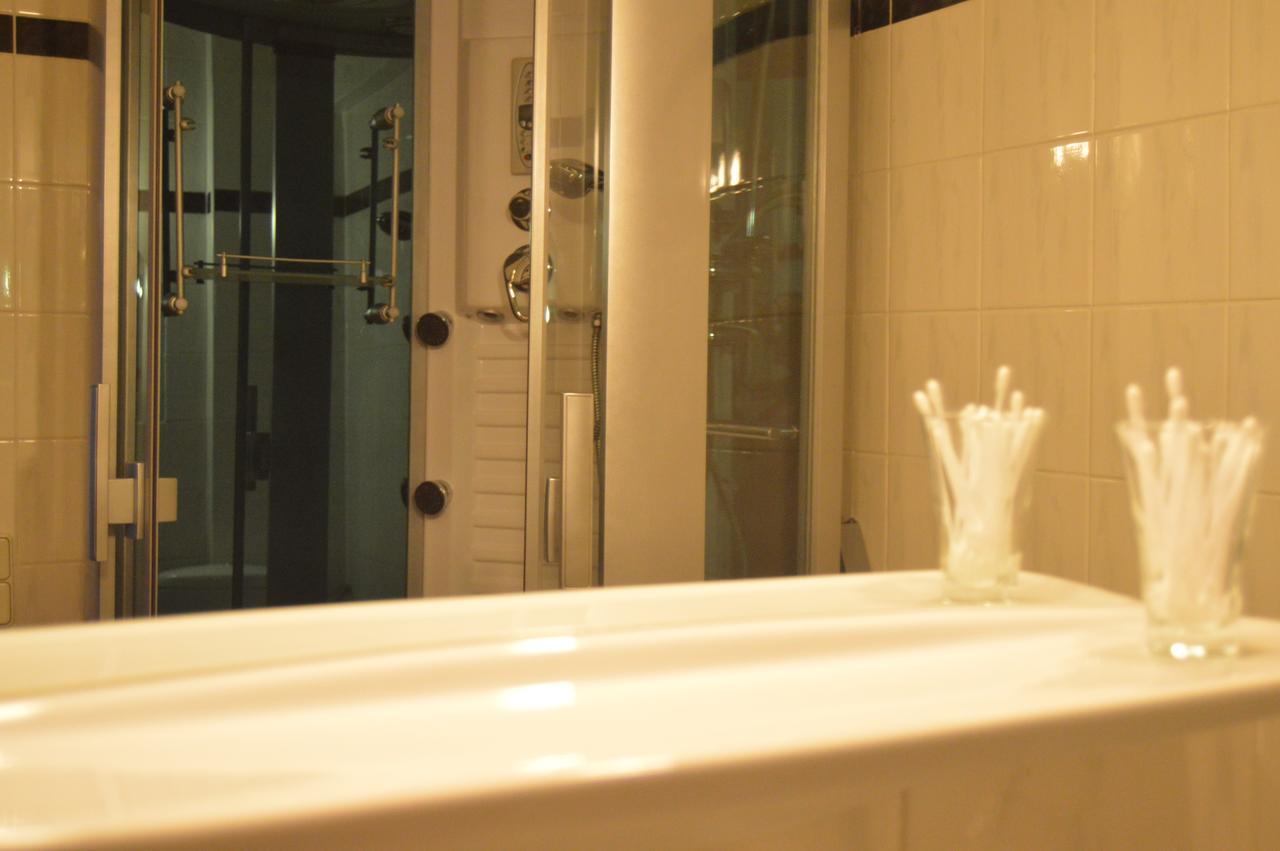 Motel Gombas Ngoại thất bức ảnh