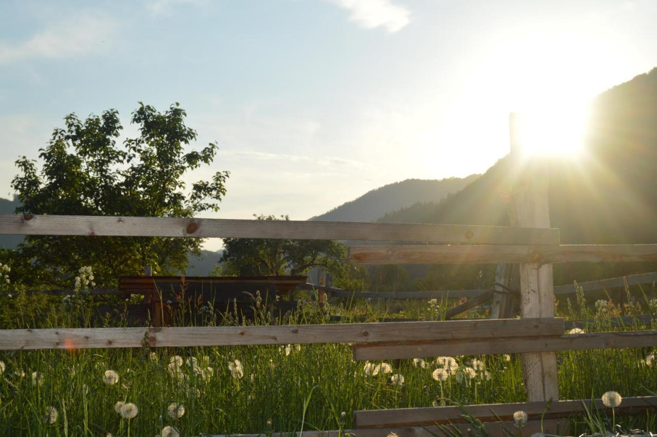 Motel Gombas Ngoại thất bức ảnh