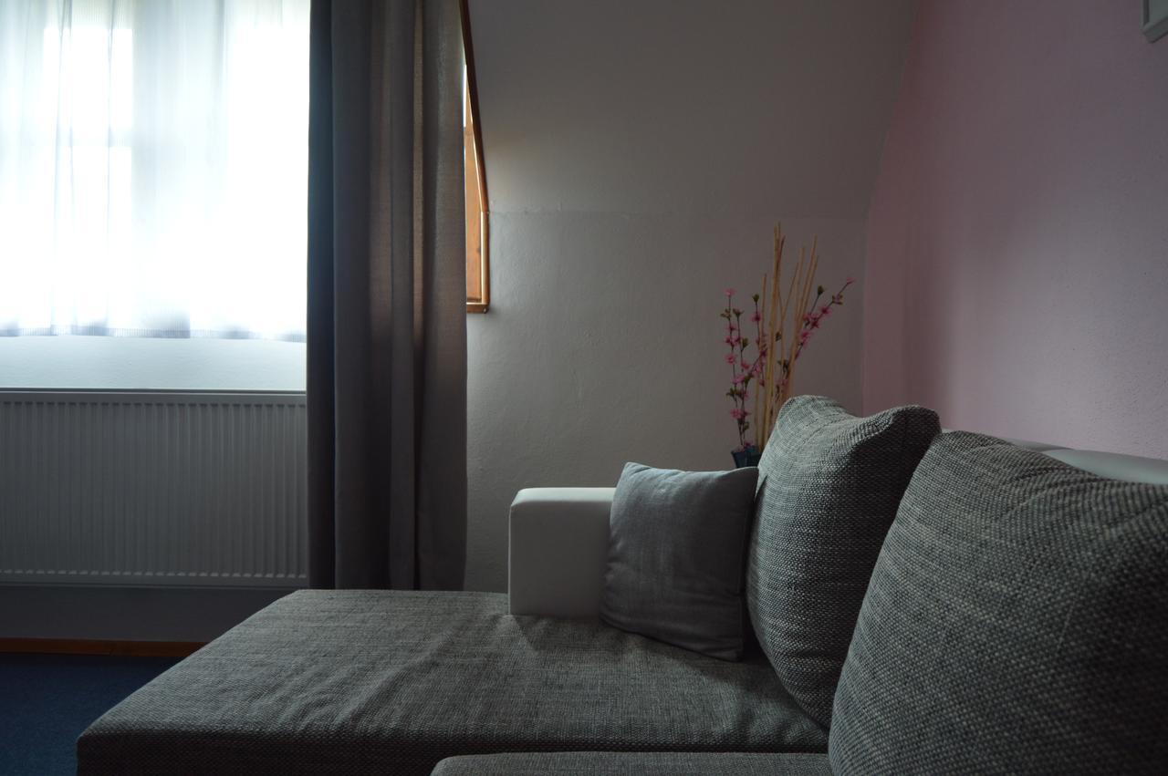Motel Gombas Ngoại thất bức ảnh
