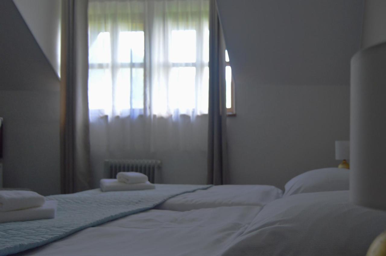 Motel Gombas Ngoại thất bức ảnh